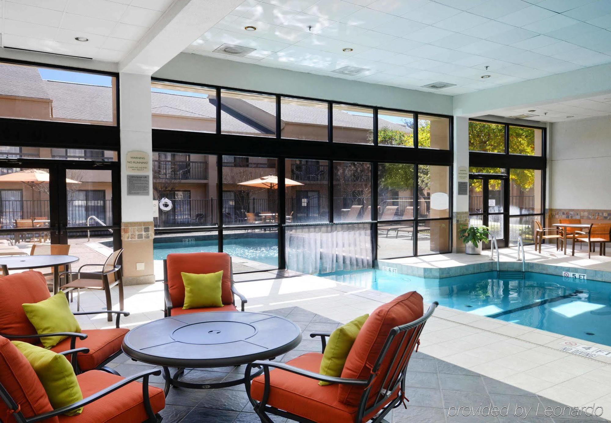 Courtyard By Marriott Dallas Arlington Entertainment District Extérieur photo