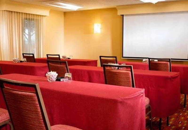 Courtyard By Marriott Dallas Arlington Entertainment District Extérieur photo